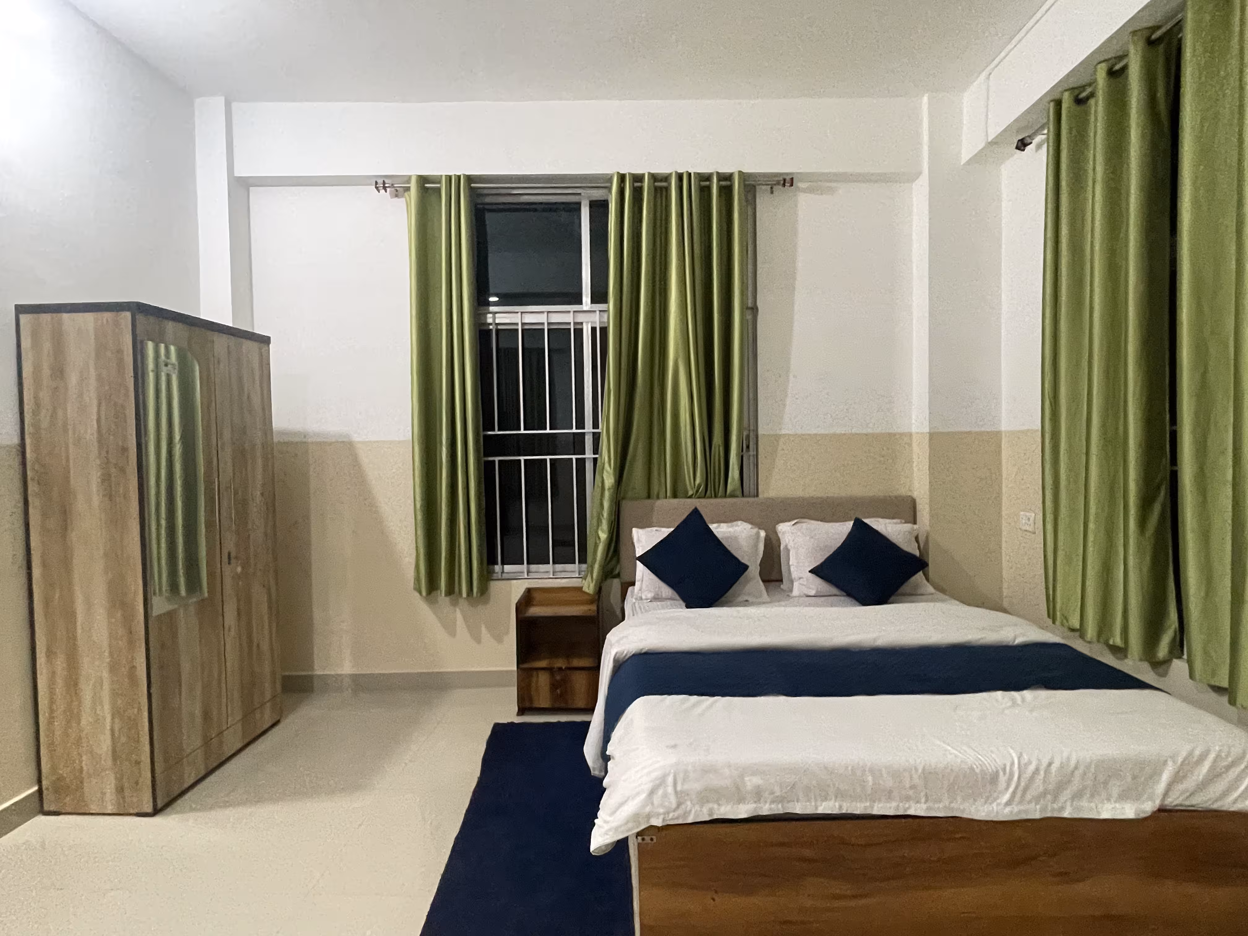 Queen Room 1